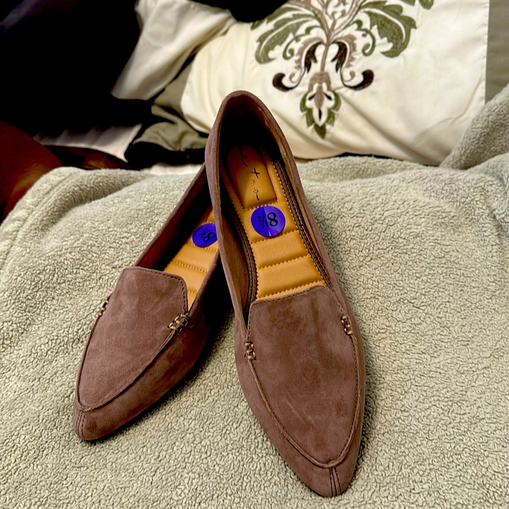 Ladies never worn designer flats